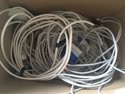 Síťové kabely a krabičky