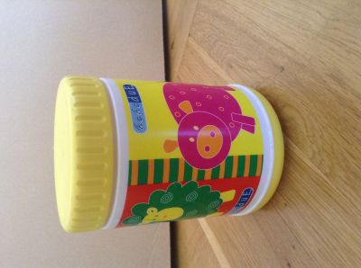 Dětská krabička na vlhčené ubrousky nebo lahev mléka