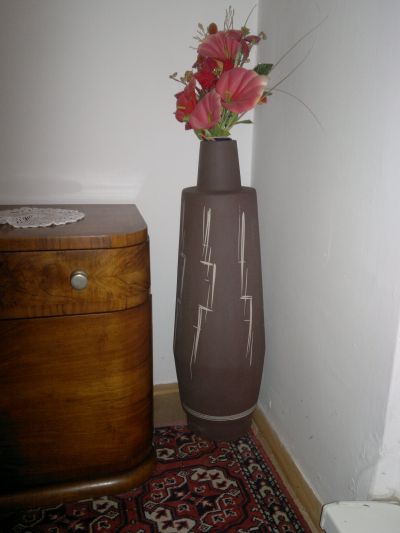 Keramická váza asi 75 cm.
