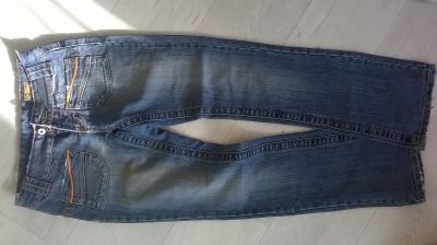moderní dámské džíny velikost S