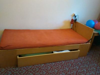 postele 200x90 s úložným prostorem   2 ks 