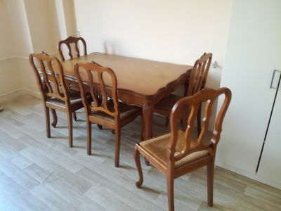 Starožitný stůl + 5 židlí