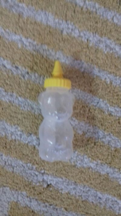 Plastová lahvička na med ve tvaru medvídka