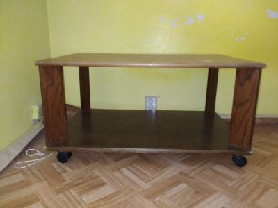 konferenční stolek