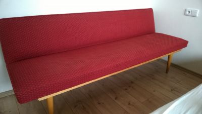 Čalouněná lavice /pohovka