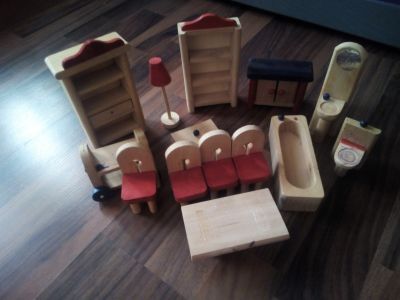 Dřevěný nábyteček pro malé panenky