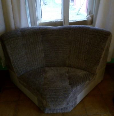 Rohovy nastavec k sedacce