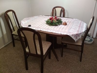 Jídelní stůl se 6  židlemi