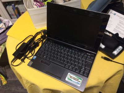 Netbook Asus Eee (cca 2004)