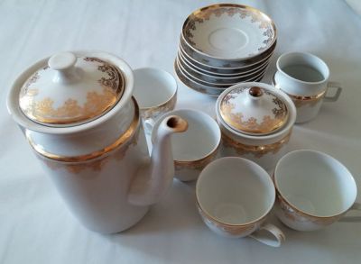 set porcelánového nádobí