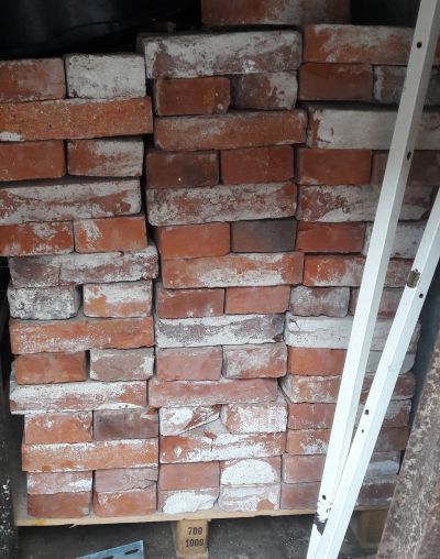 Staré očištěné cihly