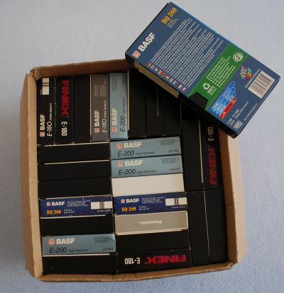 krabice VHS kazet