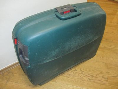 kufr plastový 68x54x24 cm