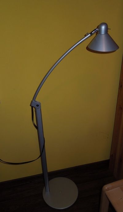 stojací lampa z Ikea