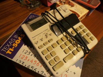 Daruji kutilovi nebo na hraní retro kalkulátor s tiskem