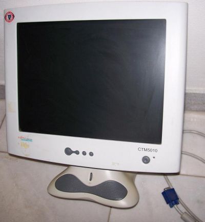 starší LCD 15"-funkční