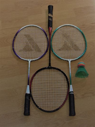 3 badmintonové rakety 