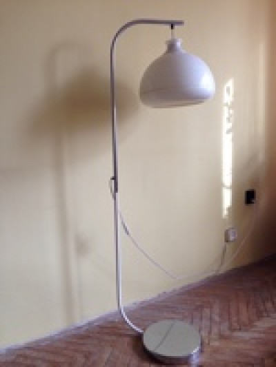 stojací lampa