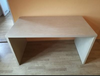 Psací stůl a kancelářská židle