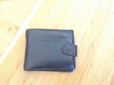 Pánská peněženka s natrženou kapsou na drobné