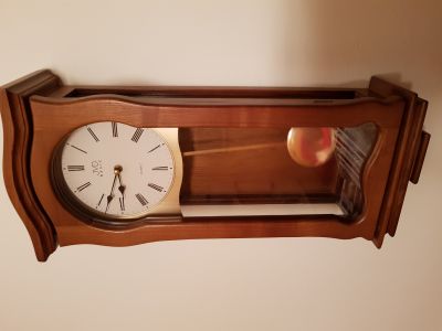 Dřevěné kyvadlové hodiny JVD
