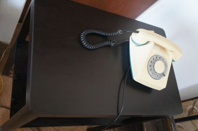 stolek pod telefon r.v. 1955