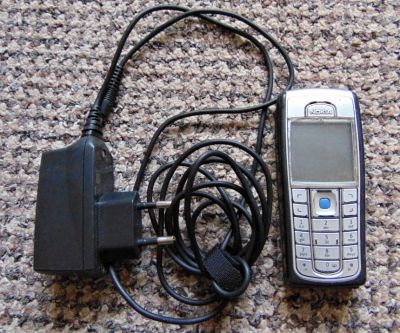 Černý mobil Nokia