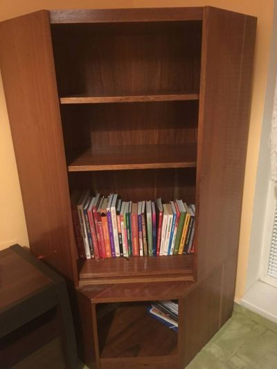 Dřevěná skříň / komoda