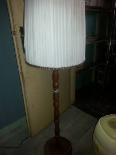 stojací lampa