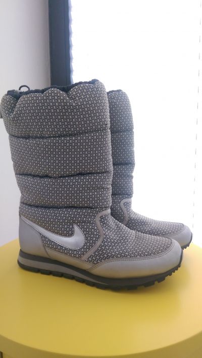 Stříbrné dámské  zimní boty Nike