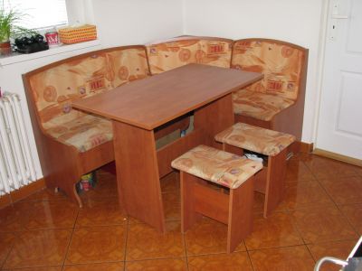 Rohová jídelní souprava - rohová lavice + stůl + 2x stolička