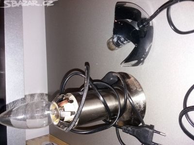 Dvě funkční lampičky,obě rozbitý kryt