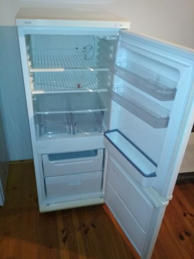 Funkční lednice s mrazákem 