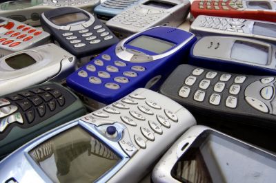 Sháním staré tlačítkové i dotykové telefony poškozené