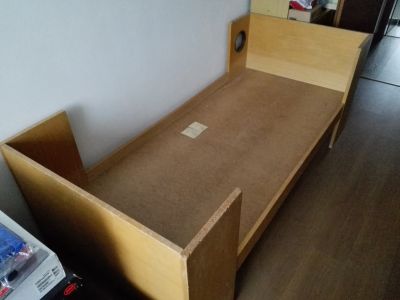 Postel 195x85 cm - sektorové jednolůžko z palandy