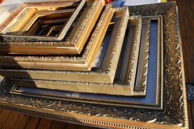 Staré rámy od obrazů