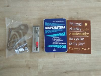 Učebnice matematiky a kružítka
