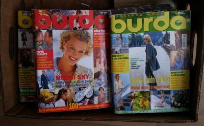 Krabice časopisů Burda